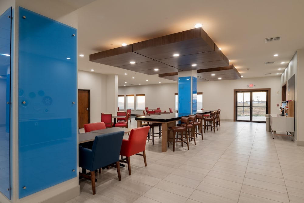 Holiday Inn Express & Suites N Waco Area West by IHG - photo 41