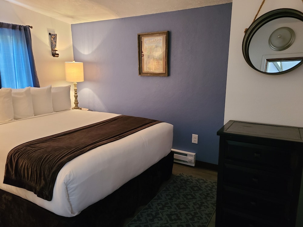 Lamplighter Cabins & Suites - photo 19