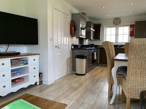 Family Tides The Bay 2 bedrooms patio garden parking nearby 2 dogs welcome