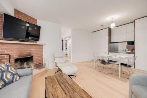 Prime Location 2br with Kingbed in Vibrant Toronto in Toronto, Canada