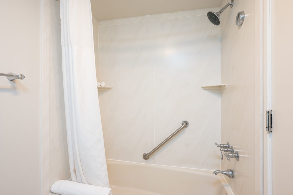 456 Embarcadero Inn & Suites - photo 48