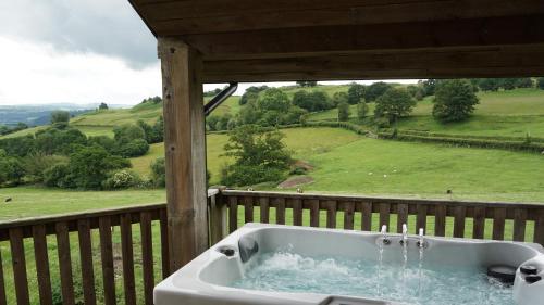 Wheat Cottage 5 Cyfie Farm with private covered hot tub — 4-Star Luxury Hotel in Llanfyllin, United Kingdom