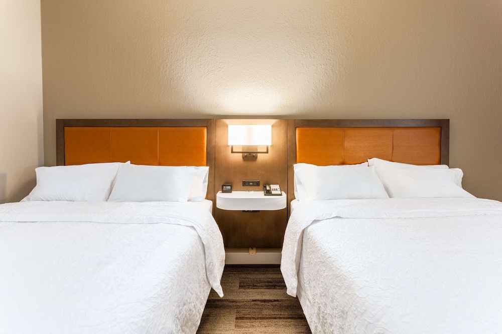 Hampton Inn Cedar Rapids - photo 5