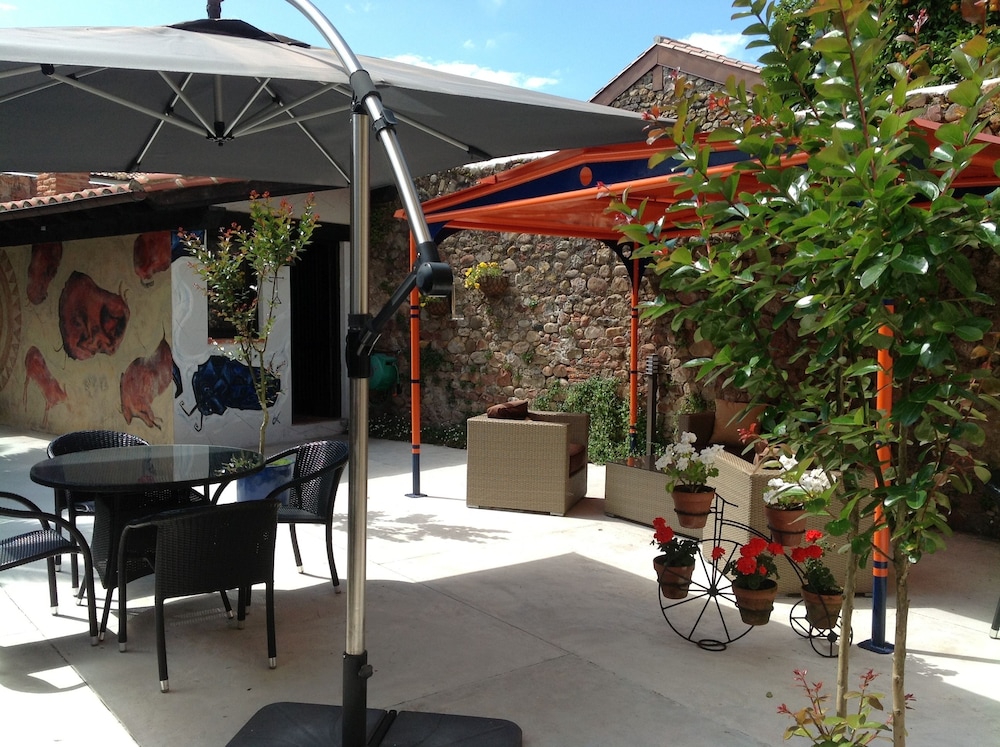 Apartamentos Rurales La Villa de Piedra — 4-Star Luxury Hotel in Cartes, Spain