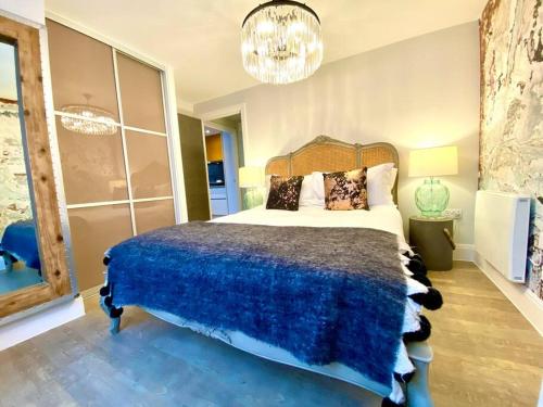 Elegant Apartment 1 Minute walk to Poole Quay Great Location Free Parking Fast WiFi Smart TV Newly decorated sleeps up to 2 Close to Poole & Bournemouth & Sandbanks — 4-Star Luxury Hotel in Poole, United Kingdom