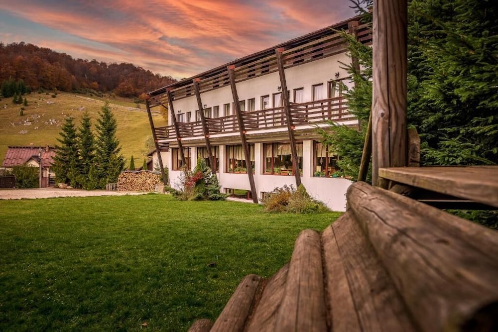 Casa Muntelui — 4-Star Luxury Hotel in Fundata, Romania