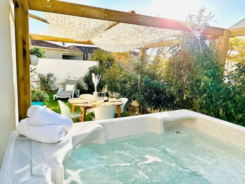 T2 Boheme Avec Spa - last minute hotel in Unknown City