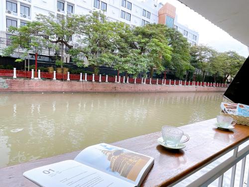 Lively and cozy canal house Entire house