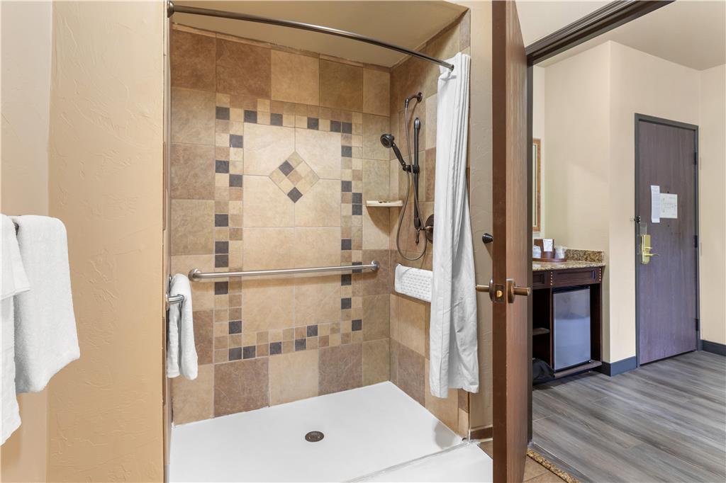 Best Western Plus Cimarron Hotel & Suites - photo 60
