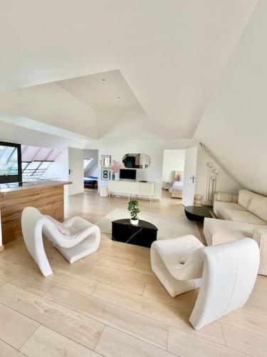 Penthouse 90m2 Terrace Parking 10m Paris Center — hotel in Alfortville