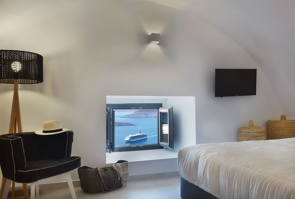 Callia Caves Adults Only — 4-Star Luxury Hotel in Fira, Greece