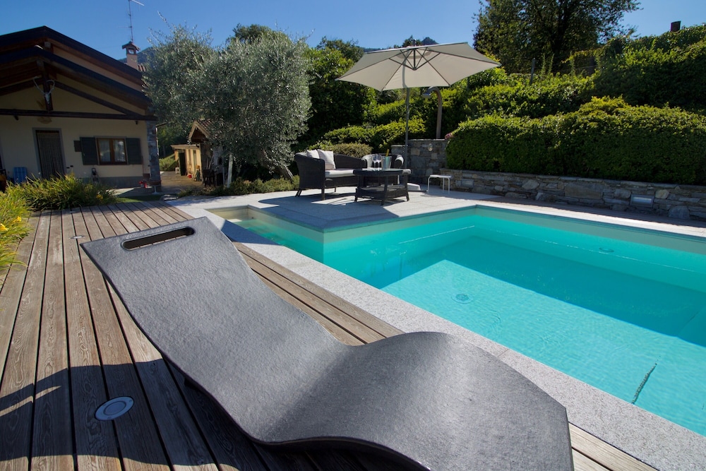 Oasi di Castelveccana Apt Pool and View — 4-Star Luxury Hotel in Castelveccana, Italy