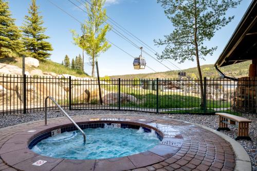 Zephyr Mountain Lodge 1420 Ski In Ski Out Winter Park Resort Base — Winter Park
