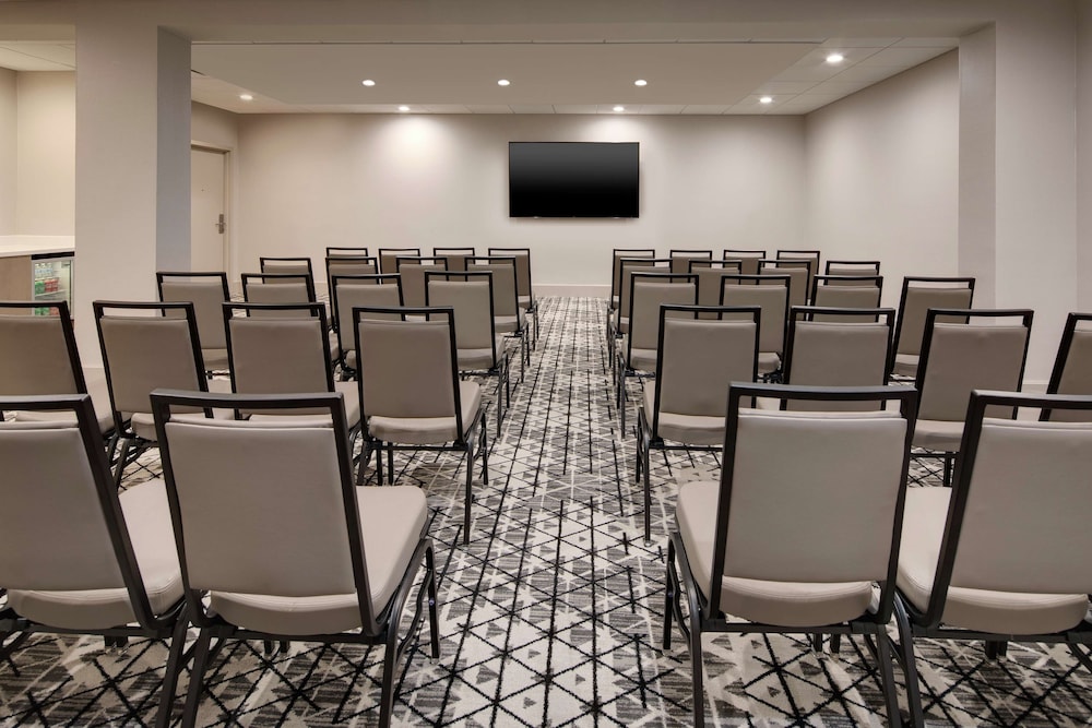 Embassy Suites by Hilton Atlanta Perimeter Center - photo 46