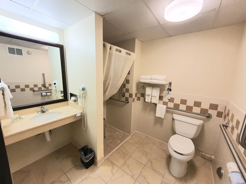AmeriVu Inn & Suites Waconia - photo 48