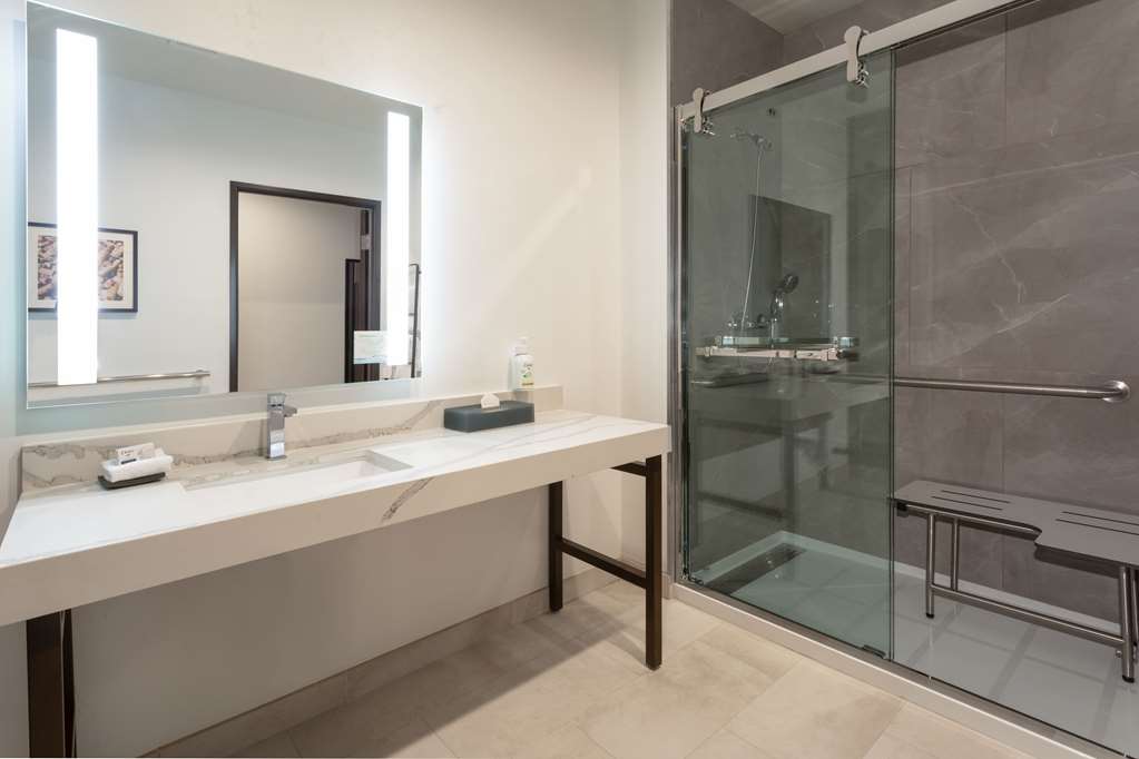 La Quinta Inn & Suites by Wyndham Galt Lodi North - photo 50