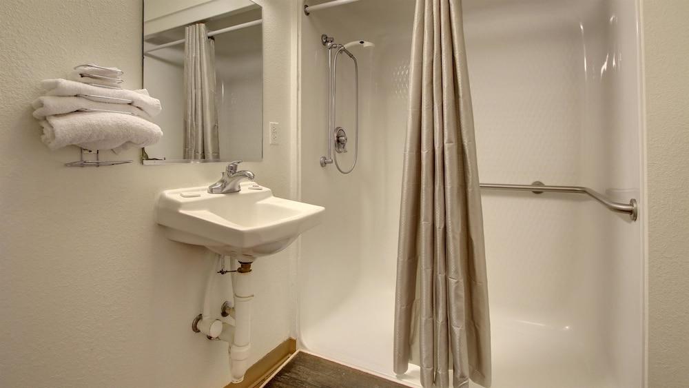 Howard Johnson Inn Elizabethtown - photo 7