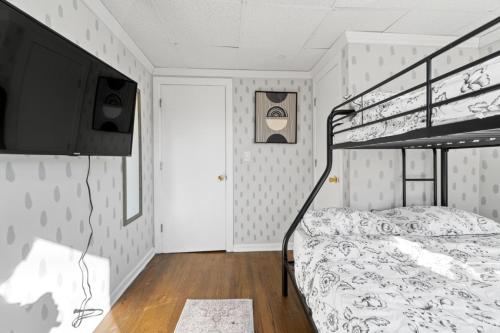 Whimsical three - last minute hotel in Bayonne