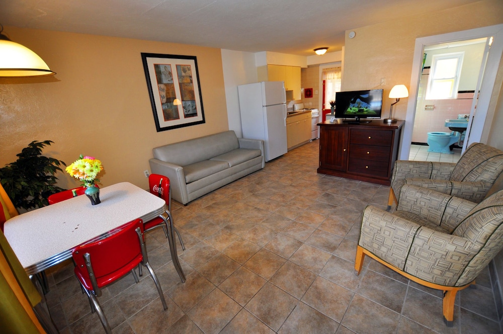 Nantucket Inn & Suites - photo 15