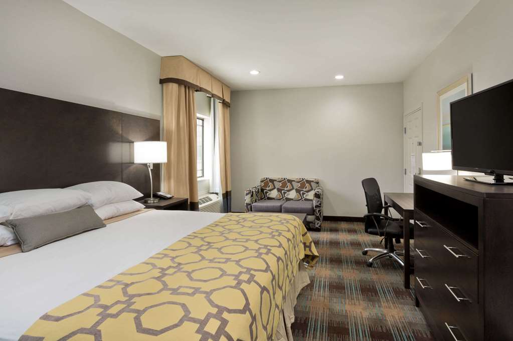 Baymont by Wyndham Bryan College Station - photo 11