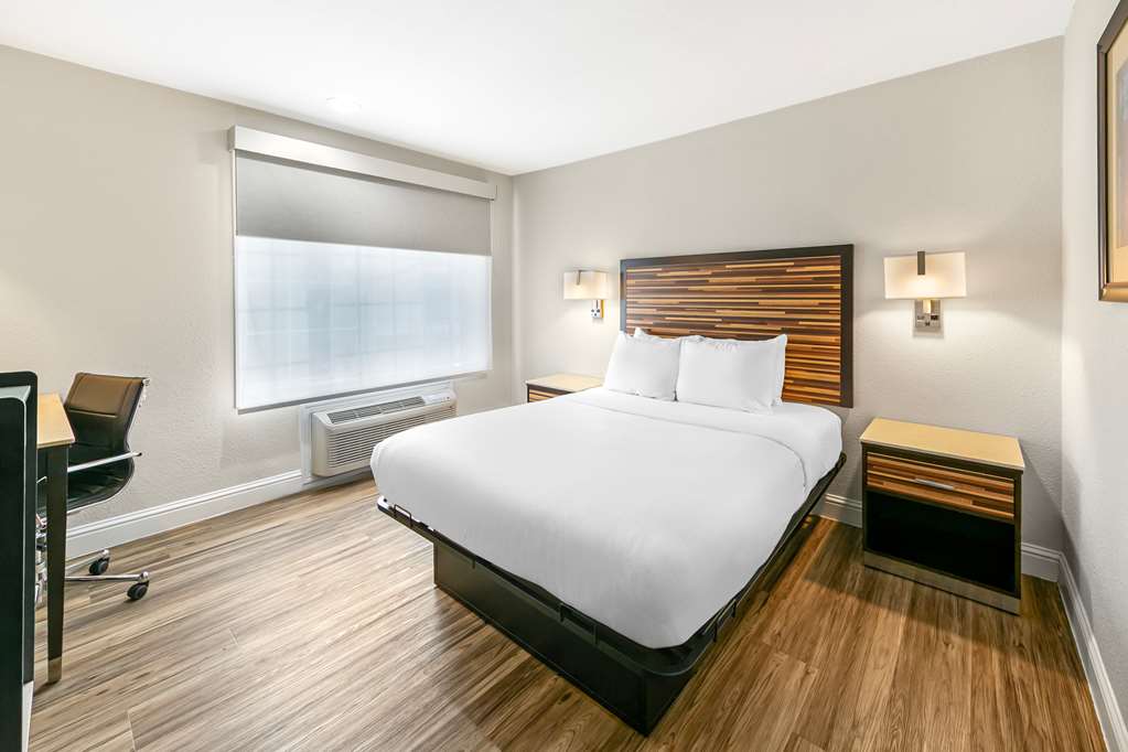 Quality Inn & Suites Sacramento Downtown Area - photo 19