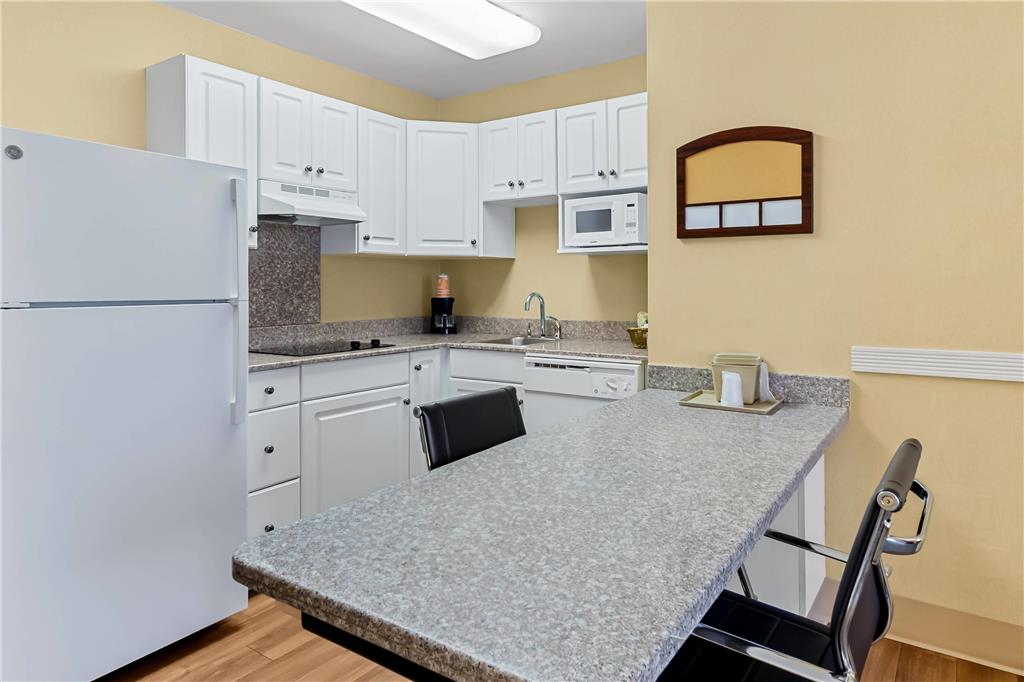 MainStay Suites Roanoke Airport - photo 21