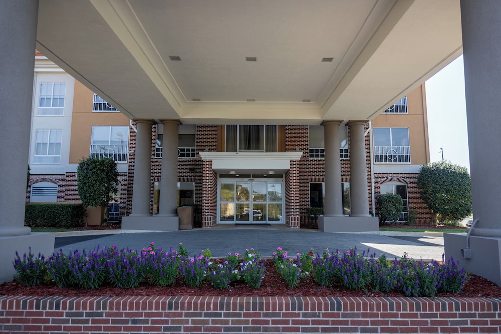 Holiday Inn Express & Suites Vicksburg by IHG - photo 70