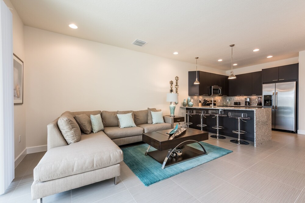 3 Bedroom Suites for 8 Guests Close to Disney — 4-Star Luxury Hotel in Citrus Ridge, United States