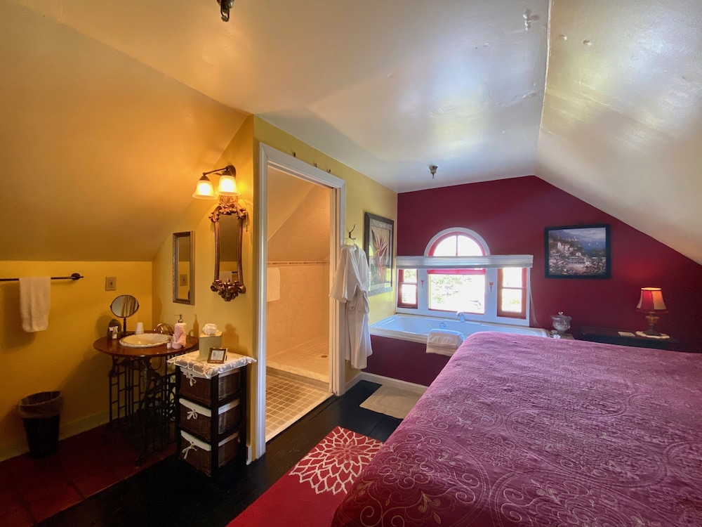Penny Farthing Inn - photo 16