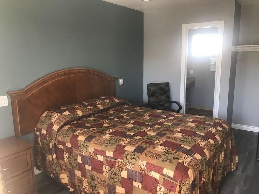 Deano's Motel Culver City - photo 15