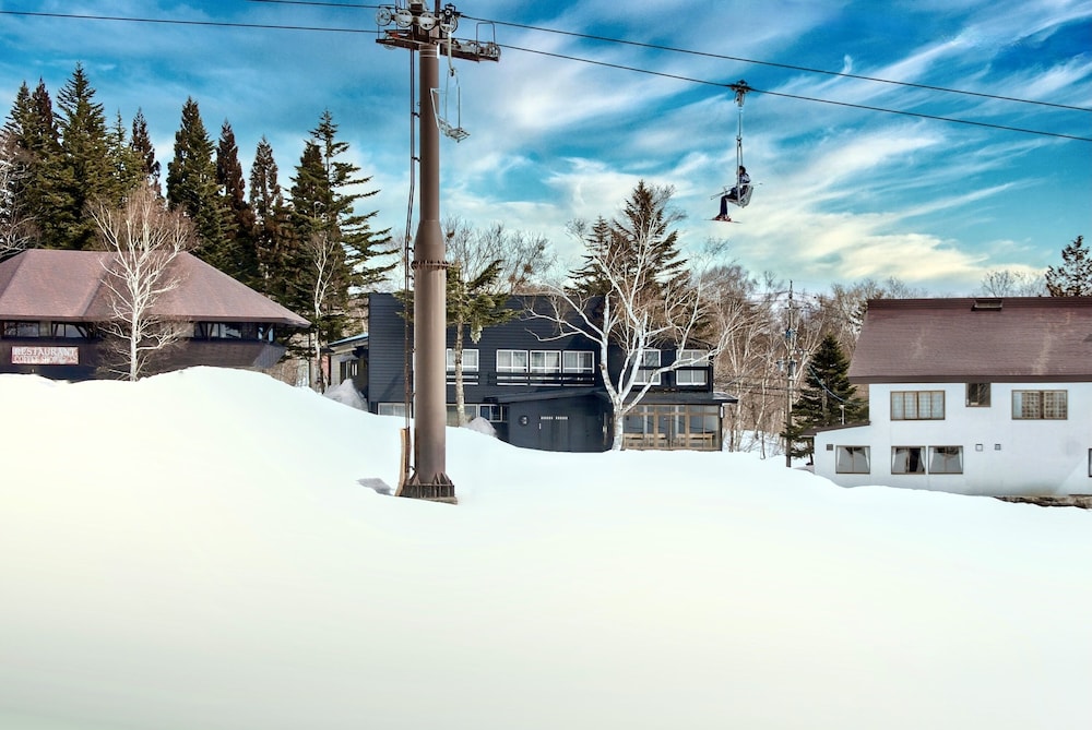 Ski Inn Hakuba - carbon neutral hotel in Hakuba