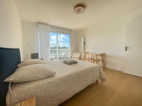 Studio Balcon Bord de Mer in Courseulles-Sur-Mer, France