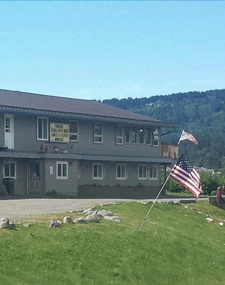 Beluga Lake Lodge - photo 5