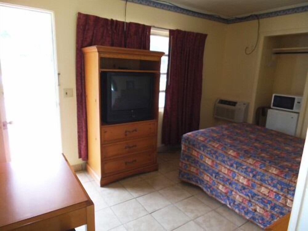 Relax Inn Franklin - photo 9