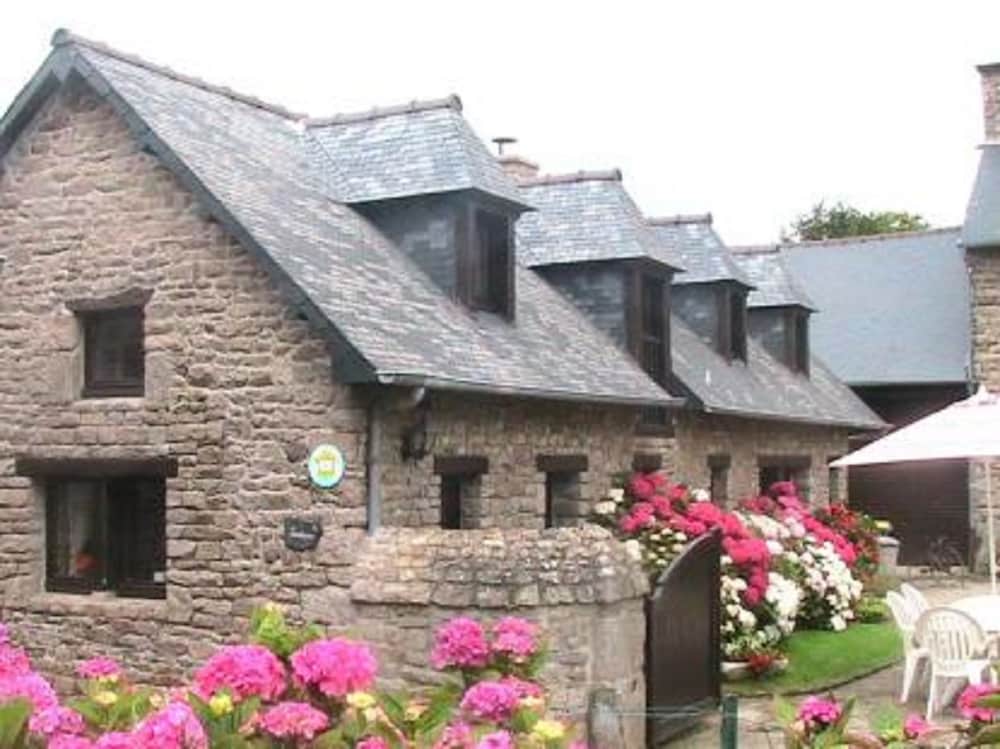 Gite de Kerberso — 4-Star Luxury Hotel in Plehedel, France