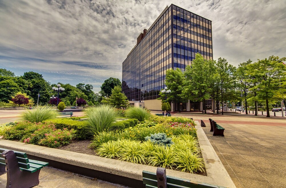 Global Luxury Suites at Monroe — hotel in Morristown