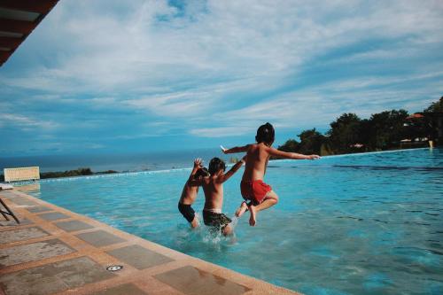 Villa Luciana — 4-Star Luxury Hotel in Melgar, Colombia