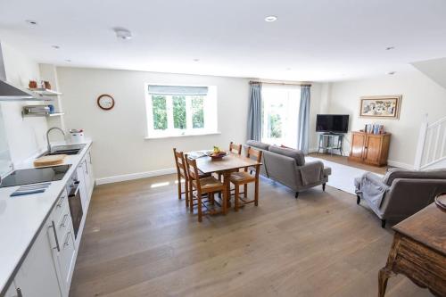 Tranquil cottage in heart of Cotswolds — 4-Star Luxury Hotel in Malmesbury, United Kingdom