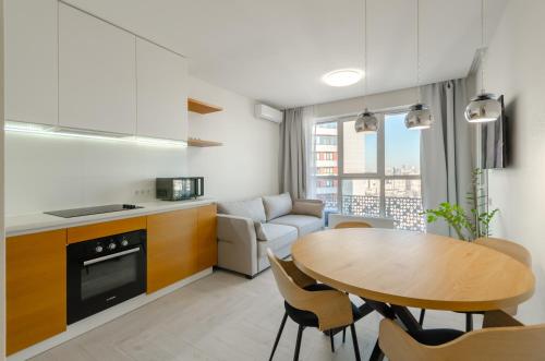 ВВВ 17 86а in RC Kvartet Vasyl Lypkivskyi 16а Petrovdom Apartments — 4-Star Luxury Hotel in Kyiv, Ukraine