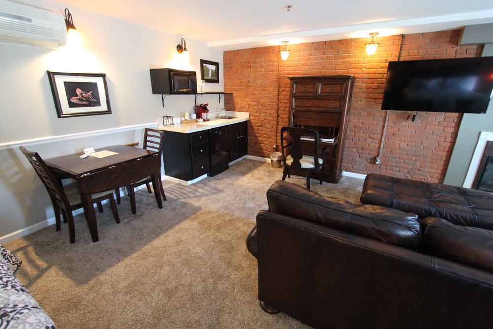 Lodging at the Gaffer Inn - photo 12