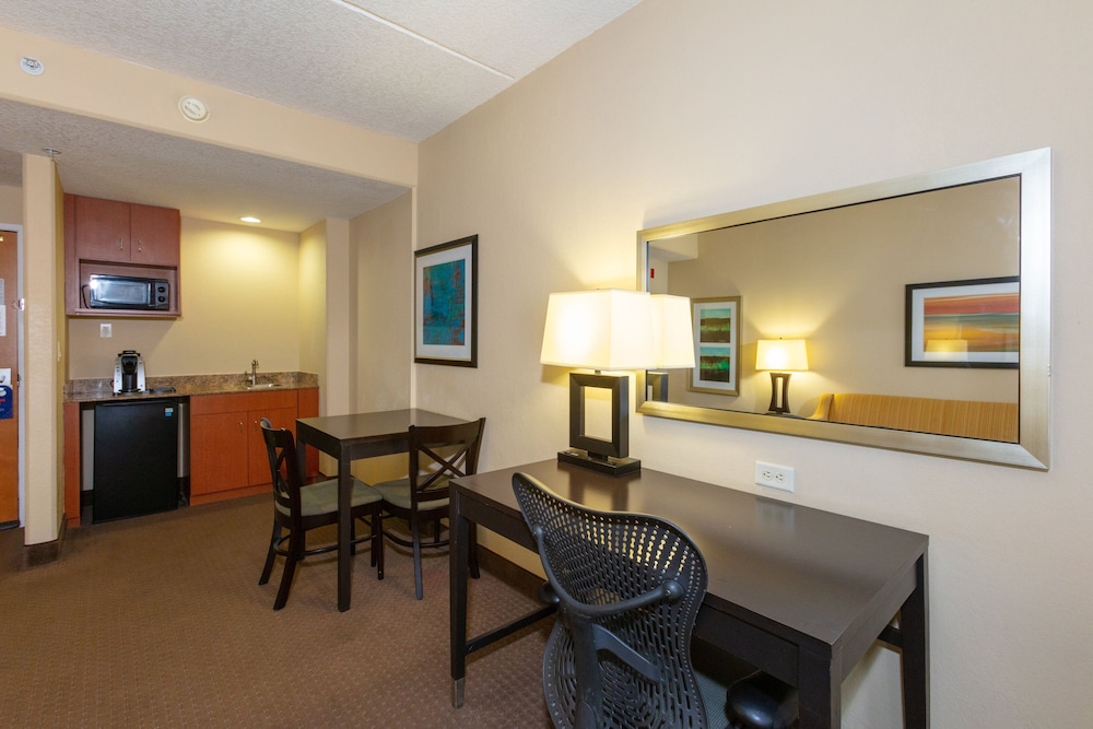 Holiday Inn Express & Suites Jacksonville Airport by IHG - photo 12