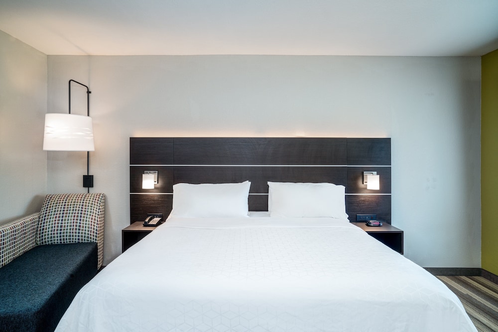 Holiday Inn Express and Suites Winona North by IHG - photo 24