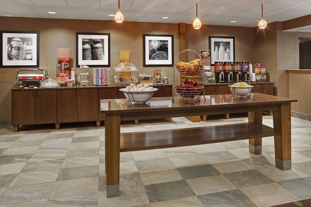 Hampton Inn Iowa City Coralville - photo 22