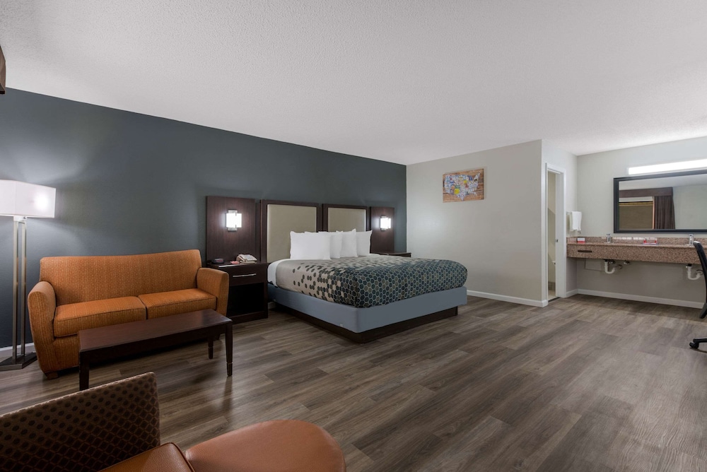 Econo Lodge Cheraw Market Street - photo 15