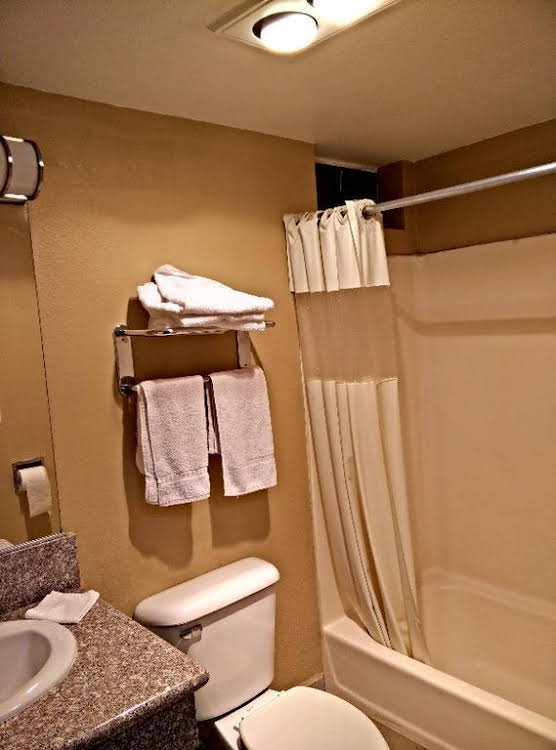 Econo Motor Inn in North Hills, United States