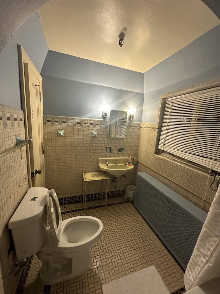 The Oaks B&B Hotel and Spiritual Center - photo 46