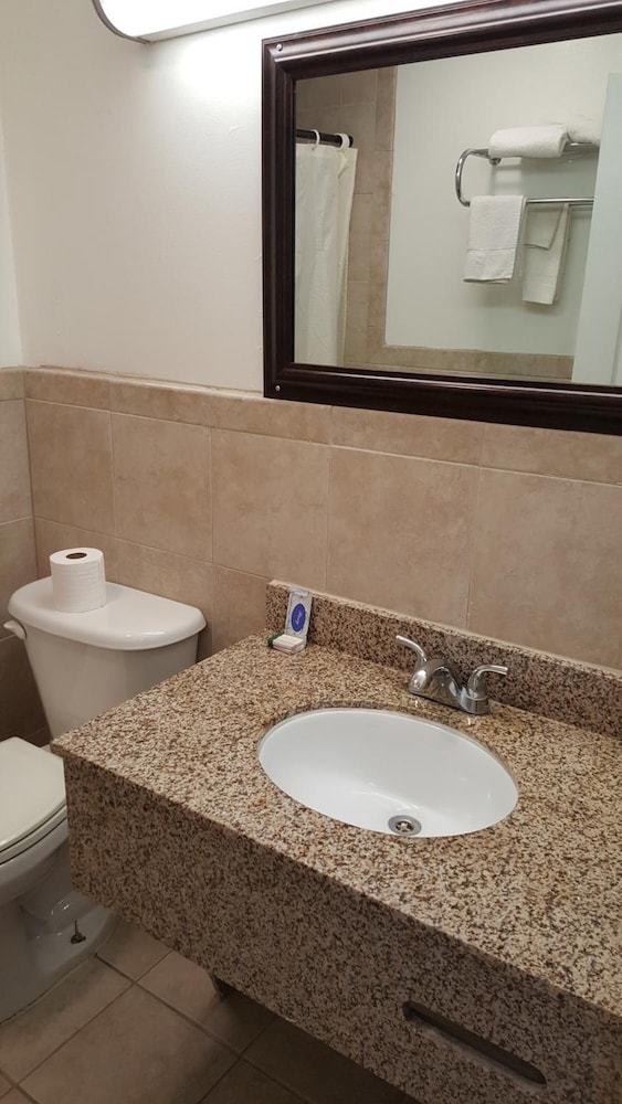 Luxury Inn & RV Park - photo 26