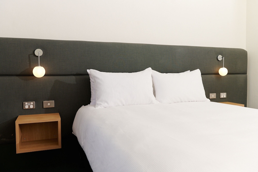 Statesman Hotel — Curtin — photo 3