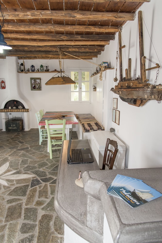 Thalassitra Private Pool Suites & Spa — Milos — photo 2