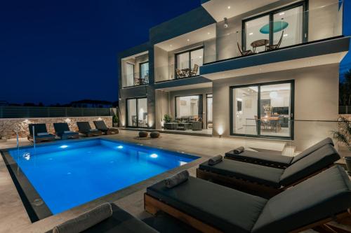 Artemis Villa — 4-Star Luxury Hotel in Lithakia, Greece
